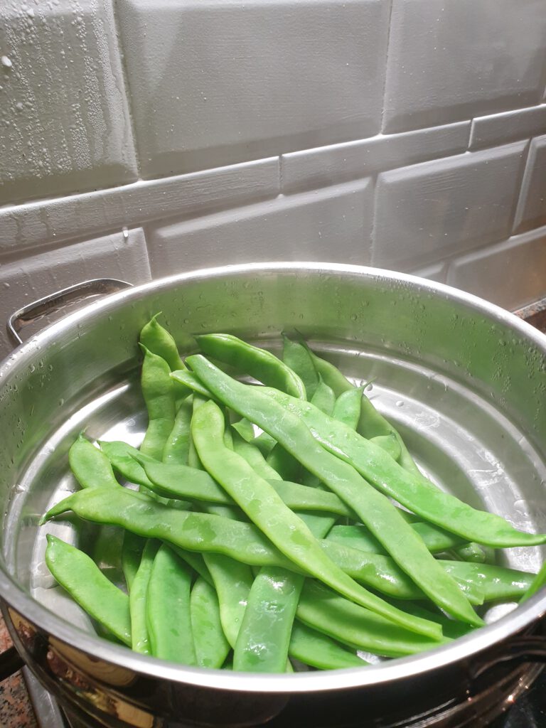 Steamed green beans